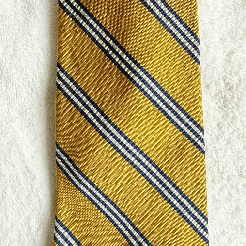Classic Brooks Brothers Silk tie   Yellow with Blue / white stripes.